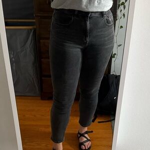 Everlane The Curvey Cheeky Jean in Dark Gray Women's Skinny Jeans